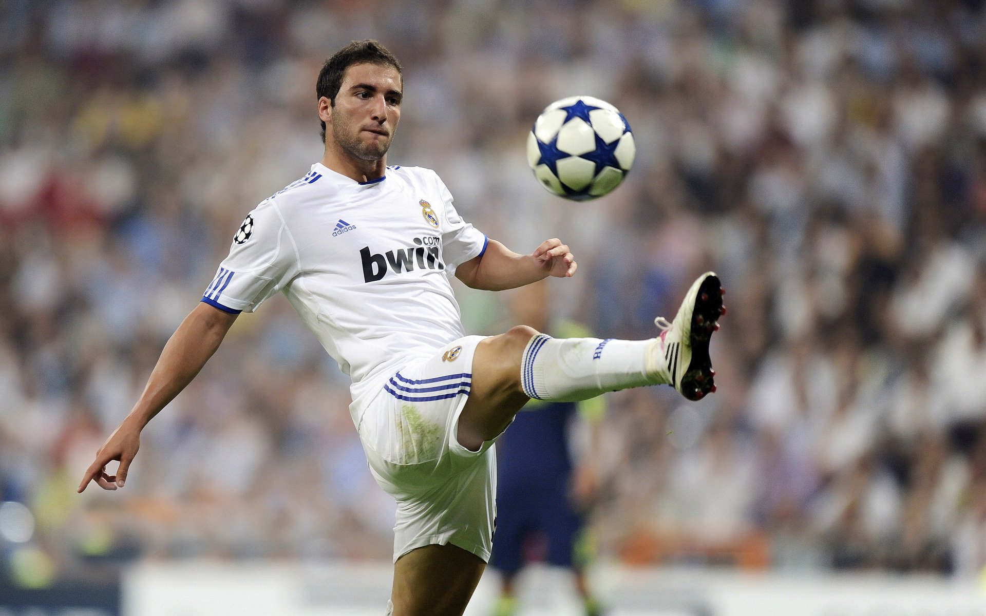 1-0！一场小胜让中超争冠要乱，申花胜深圳！成都掉队海港2分领跑