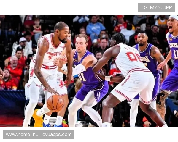 镜头直击：科怀·伦纳德弧顶干拔，洛杉矶快船与洛杉矶湖人收官拉满，全场瞬间被刷屏